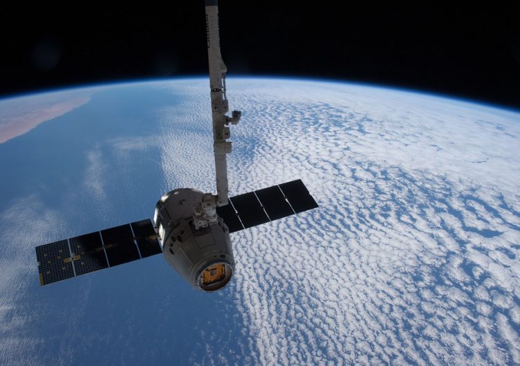 Recherche : des panneaux solaires en orbite pour alimenter la planète en énergie