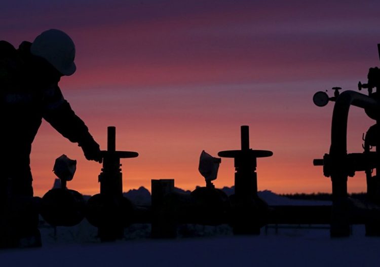 Pétrole : la Russie et l&rsquo;Arabie saoudite coopèrent pour stabiliser la production