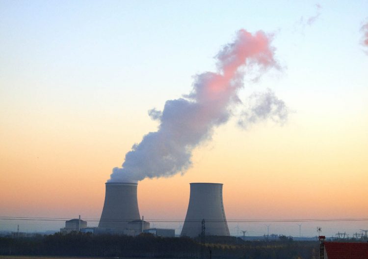 Décarboner et relocaliser l’industrie grâce au nucléaire (Tribune)