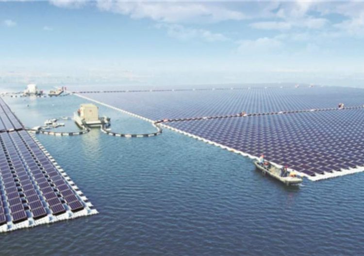 Zoom sur la plus grande centrale solaire flottante du monde