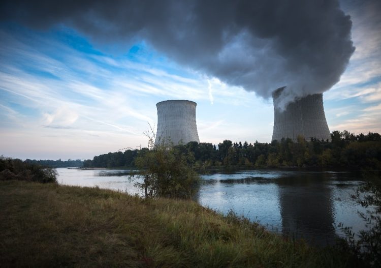 Nucléaire : spécialiste ou militant, deux éthiques incompatibles ?