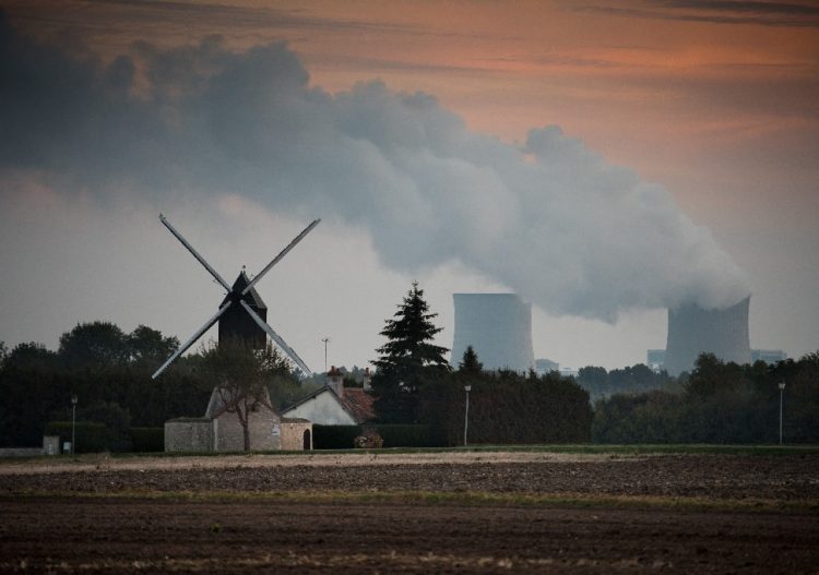 Nucléaire : « la décision de Nicolas Hulot est une bonne nouvelle pour le climat » (Valérie Faudon)