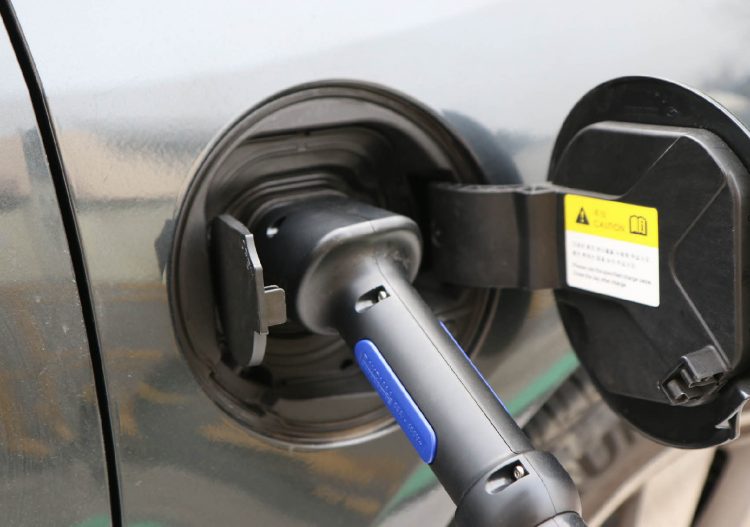 L&rsquo;hybride rechargeable est-elle la meilleure solution pour rendre le transport vertueux ?