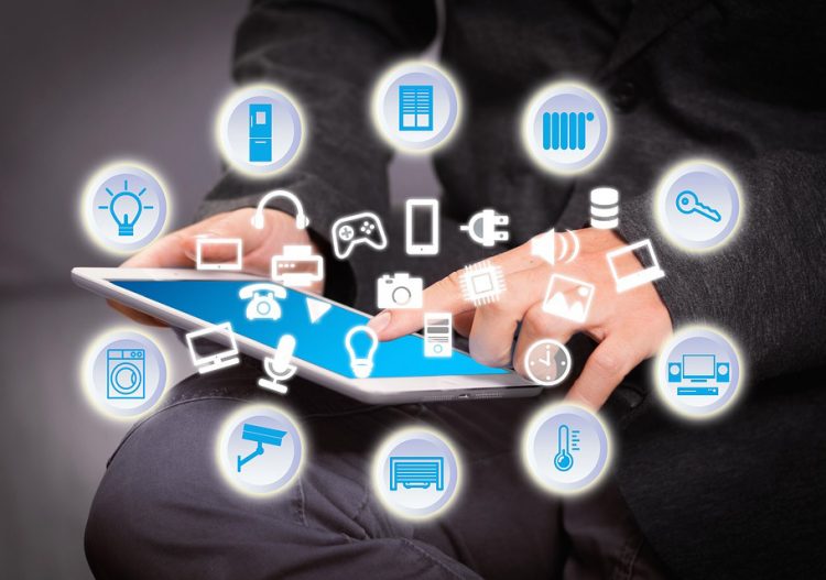 « Chacun doit pouvoir accéder à un logement connecté »