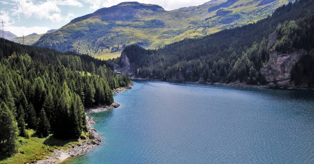 Centrales solaires flottantes : un secteur balbutiant qui inspire les industriels