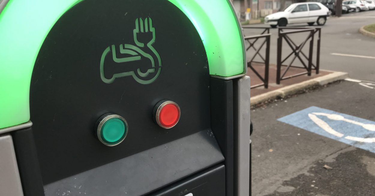 Véhicules électriques : 100 000 points de charge d’ici 2023