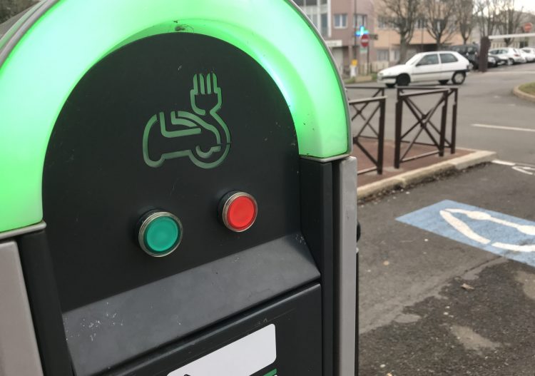 La voiture électrique : un défi technologique et industriel