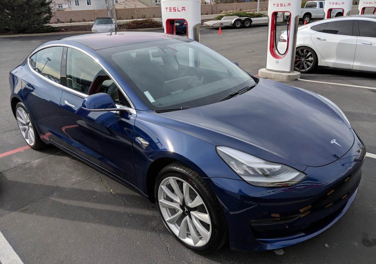 Des hackers professionnels à l’assaut de la Tesla Model 3