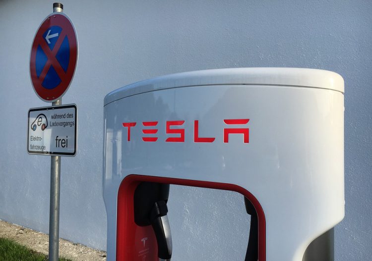 Tesla veux doubler la capacité de ses batteries d&rsquo;ici 2020