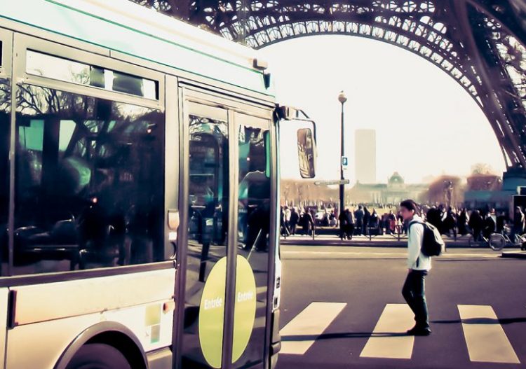 Paris entame l&rsquo;électrification de ses bus