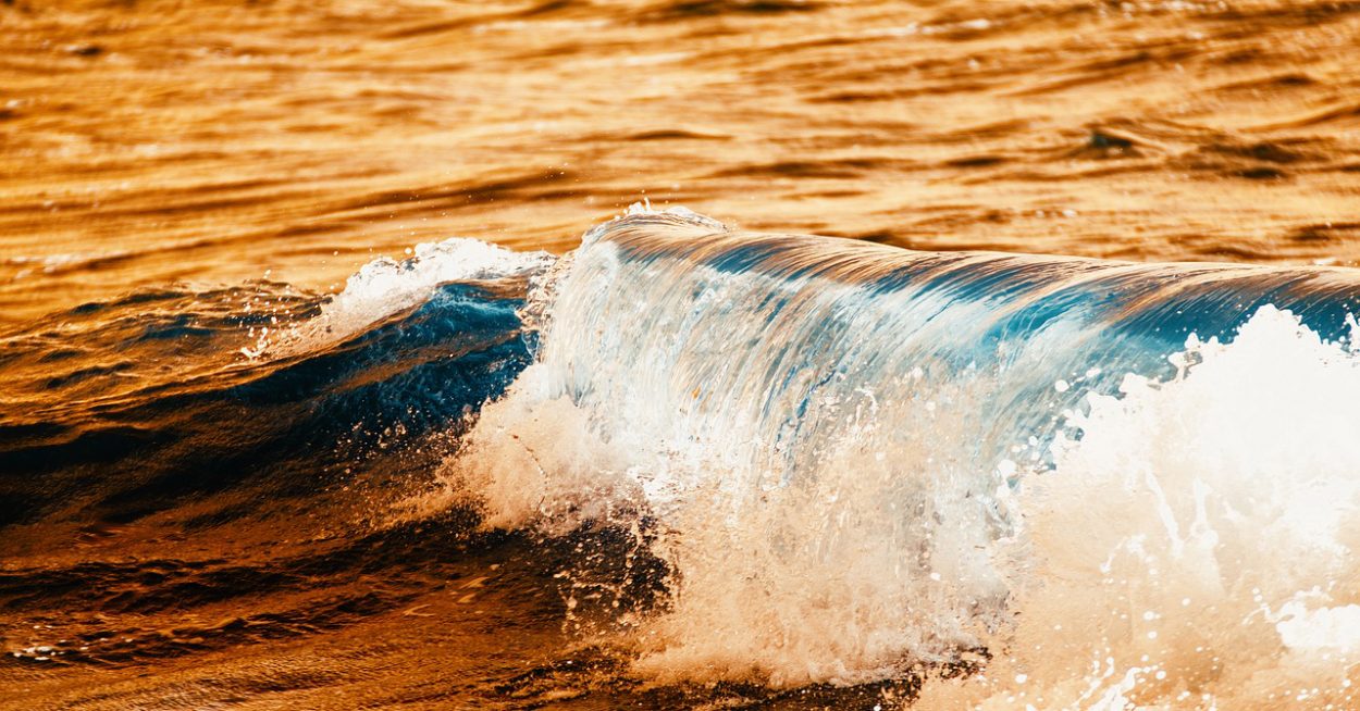 Transformer les vagues en énergie : utopie ou réalité ?