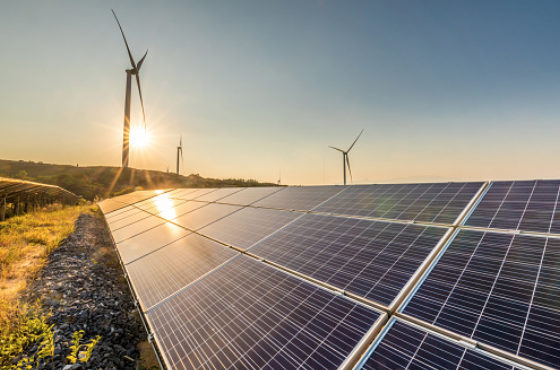 Éoliennes et panneaux photovoltaïques