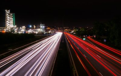 Voiture électrique : les constructeurs pourront-ils répondre à la recharge ultra rapide bientôt en service sur autoroute ?