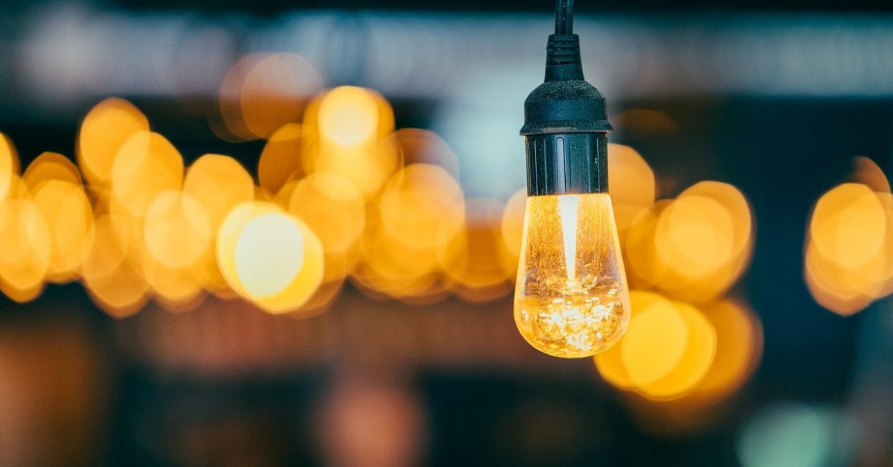 Electricité : gesticuler n’inversera pas le sens du courant