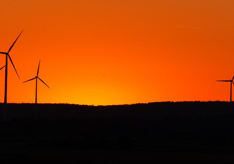 Comment réaliser la maintenance des éoliennes par drone ?
