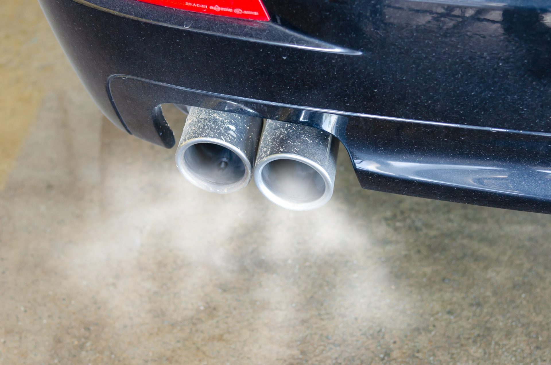 Quel air sort des pots d'échappement des voitures diesel ?