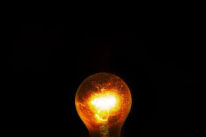 https://www.lemondedelenergie.com/wp-content/uploads/2024/01/prix-juste-electricite-est-prix-qui-reflete-au-mieux-couts-production-electricite-en-france-ufc-que-choisir-Le-Monde-de-lEnergie-300x199.jpg