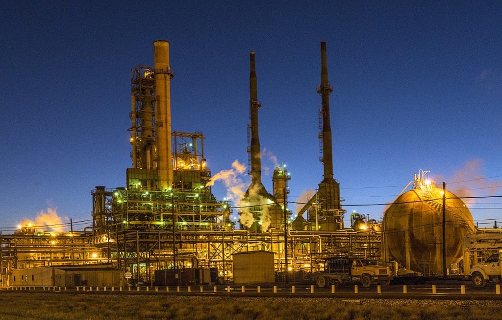 Le pétrole et le nucléaire face au défi majeur du renouvellement des générations