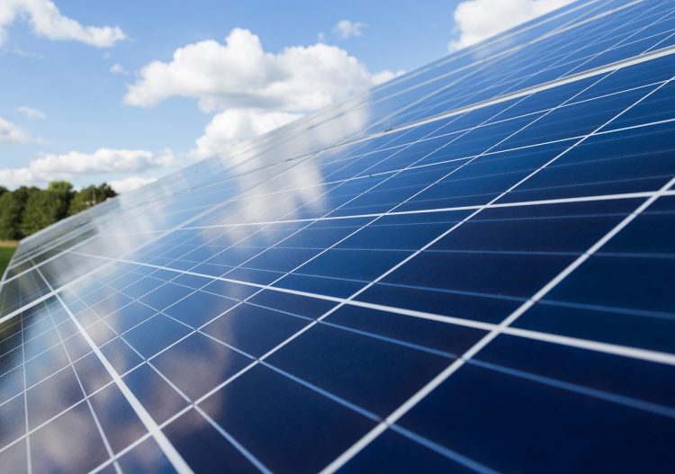 Comment fonctionnent les panneaux solaires ?
