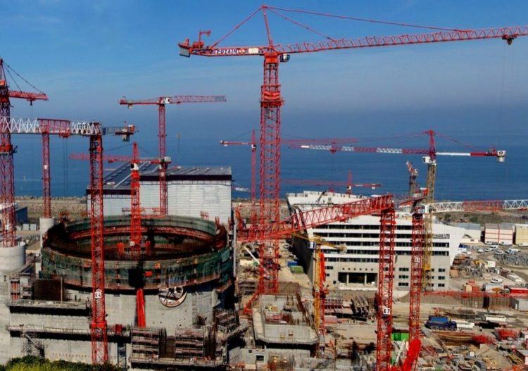 La filière nucléaire doit « former et recruter 100 000 salariés dans les dix prochaines années »